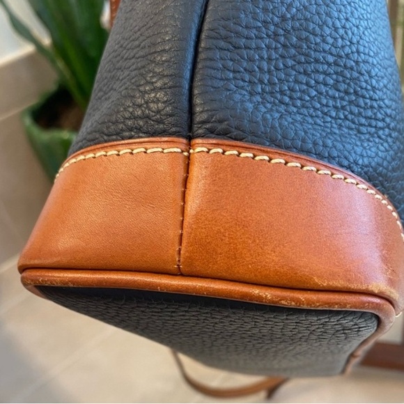 Dooney & Bourke Pebble Grain Large Tassel Crossbody, black 🖤 - Picture 7 of 12